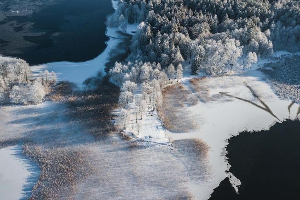 Beautiful Tiny House On The Lake Side. Trakai Εξωτερικό φωτογραφία